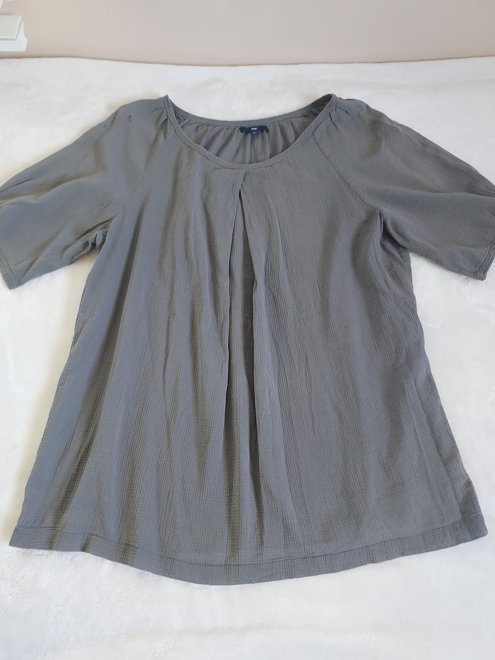 GAP Women's Gray Gauzy Cotton Short Sleeve Pleated Front Top Spring Casual